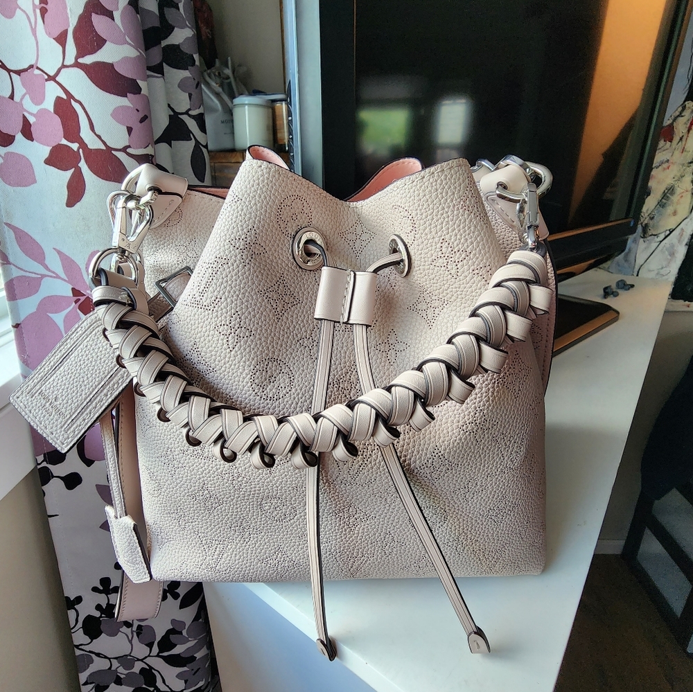 Muria LV Mahina Leather bucket bag